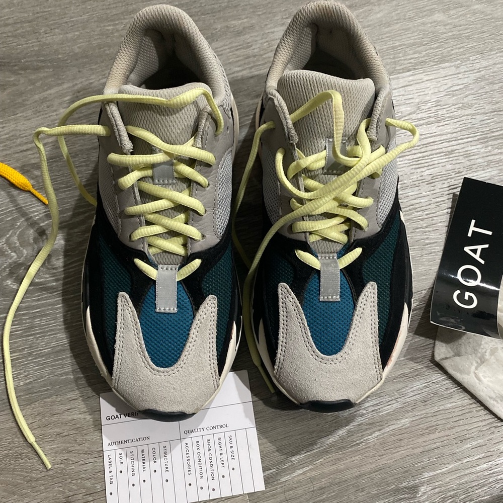 Yeezy wave runners 700